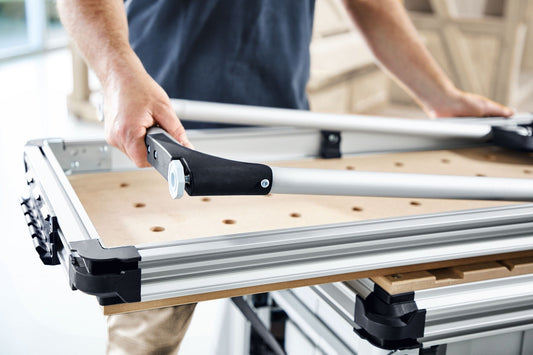 Festool TSB Zusatztisch mit Lochplatte und Aluprofil, Arbeitsweise mit Anschlaglineal und Klappbeinen