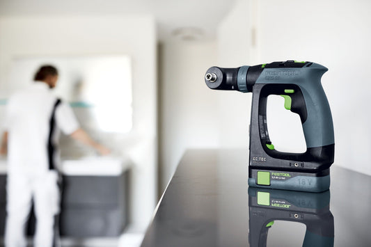 Festool CXS 18 Akku-Bohrschrauber mit Li-Ion Akkus und EC-TEC Technologie in Werkstatt