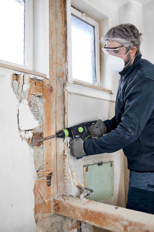 Festool KHC 18 EB-Basic Akku-Kombihammer beim Hammerbohren in Beton mit SDS-Plus Werkzeugaufnahme