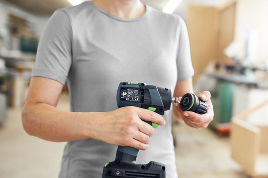 Festool TXS 18-Basic Akku-Bohrschrauber mit austauschbarem CENTROTEC-Aufsatz in Handposition