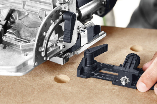 Festool Queranschlag QA-DF 500/700 mit Skala zur Einstellung von Lochabständen an Dübelfräse DF 500/700