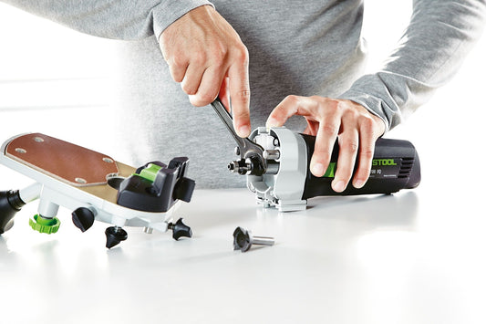 Festool MFK 700 KA EQ-Plus Modul-Kantenfräse mit Frässchablone und Zubehör in Anwendung