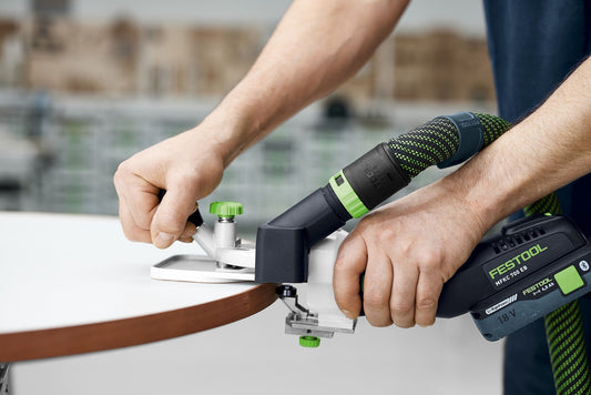 Festool MFK 700 Kantenfräse bei Kantenbearbeitung mit Bündigfräser an Schichtstoff