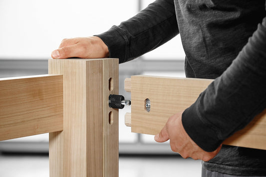 Festool Queranker SV-QA D14/32 DOMINO Verbindung mit Ankerbolzen in Holzverbindung demonstriert