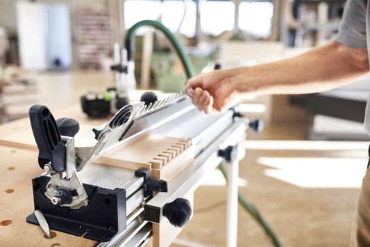 Festool VS 600 Schablonen-Set Schwalbenschwanz-Verbindungen in Anwendung auf Holzwerkstück