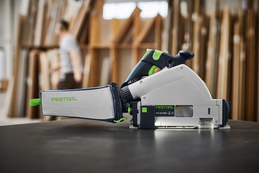 Festool Lichtmodul LM-TS/TSC LED-Anstecklicht mit Bedienteil und Magnetplättchen auf Werkbank