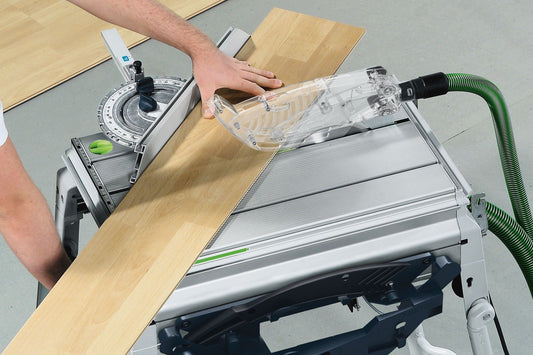 Festool Kreissägeblatt LAMINATE/HPL HW bei der Anwendung zum Sägen von Laminatplatte auf halbstationärer Säge mit