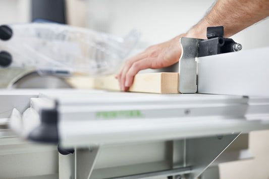 Festool Kreissägeblatt WOOD UNIVERSAL HW bei Anwendung an Tischkreissäge mit Holzwerkstück