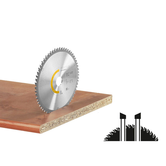 Festool WOOD FINE CUT HW Kreissägeblatt auf Holz und Sperrholz beim Feinschnitt, Hartmetallzähne sichtbar