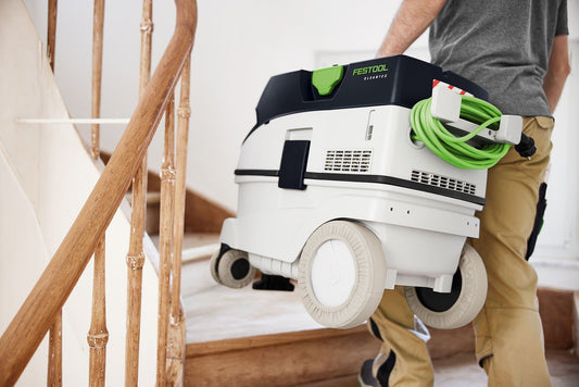 Festool CLEANTEC CTM 26 EI-FLR Absaugmobil mit grünem Schlauch auf empfindlichem Holzboden, Radüberzieher schützt Parkett