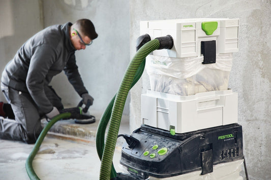 Festool Entsorgungssack in Anwendung mit Absauganlage und Systainer zur staubarmen Entsorgung von Feinstäuben