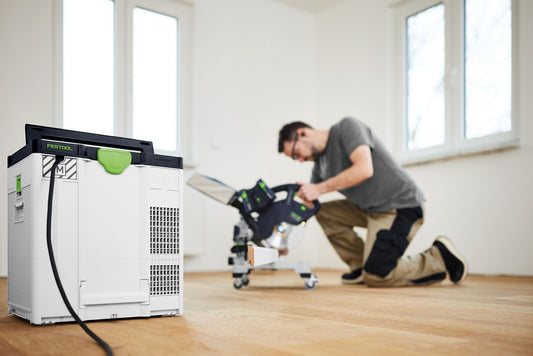 Festool Luftreiniger SYS-AIR H im Einsatz auf Baustelle mit Handwerkzeugen und Absauganlage