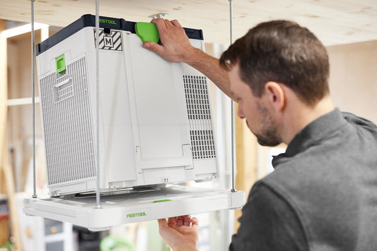 Festool Luftreiniger SYS-AIR an Deckenhalterung DH-SYS-AIR montiert, Handgriff zum Filterwechsel
