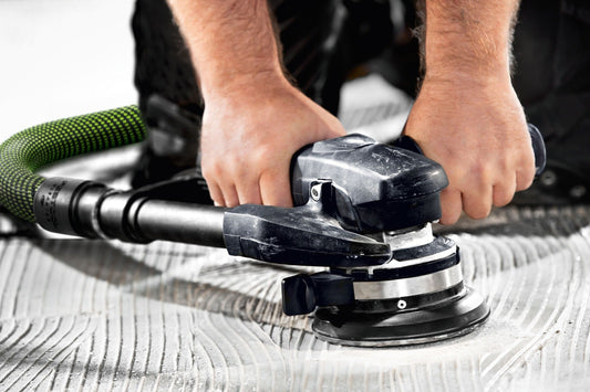 Festool DIA ABRASIVE-RG 80 Werkzeugkopf mit Diamantsegmenten bei der Anwendung auf strukturiertem Untergrund