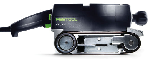 Festool Bandschleifer BS 75 E-Plus Seitenansicht mit Schleifband, Motor und Staubabsaugungsanschluss
