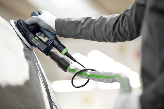 Festool ETS EC 150/3 EQ-Plus Exzenterschleifer mit Absauganlage bei der Anwendung auf Werkstück, Detailansicht Schleifteller