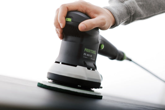 Festool ETS 150/3 EQ Exzenterschleifer in Anwendung beim Feinschliff auf Werkstück