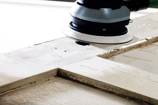 Festool Protection Pad D150 Schutzpad beim Schleifen von Holzoberfläche mit Elektroschleiffer
