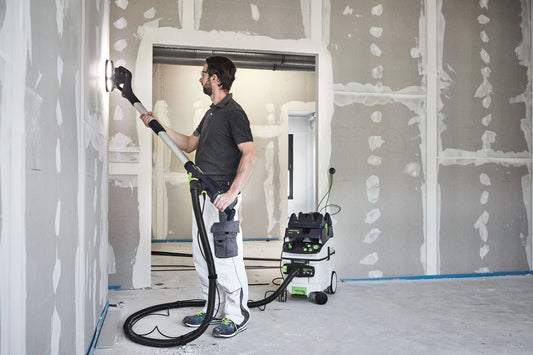 Festool PLANEX LHS 2 225 Langhalsschleifer mit Absauganlage CTM 36 bei Wandschliff-Anwendung