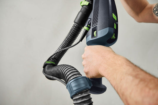 Festool Saugschlauch D 36x3,5-AS/KS/B/LHS 225 in Anwendung mit Langhalsschleifer PLANEX in Hand