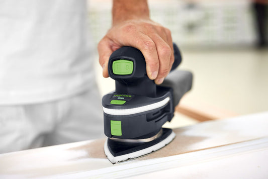 Festool Lichtmodul LM-DTS mit LED-Beleuchtung in Anwendung auf Holzoberfläche beim Schleifen