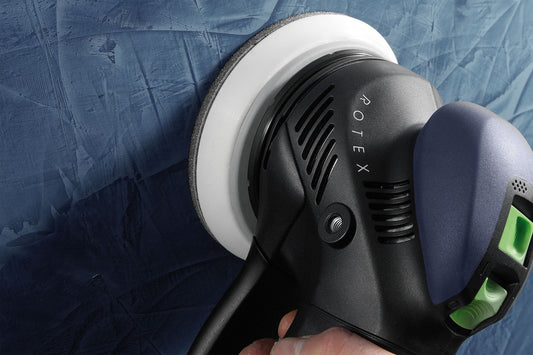 Festool Schleifscheibe Platin mit Schleifteller und Klettsystem auf Exzenterschleifer montiert