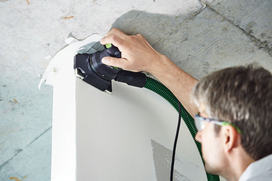Festool Schleifstreifen Granat mit StickFix-Klettsystem an Rutscher bei Schleifen von Spachtelmasse.