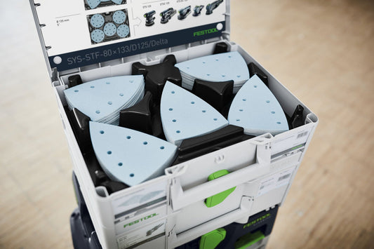 Festool Systainer³ SYS-STF-80x133/D125/Delta geöffnet mit sortierten Schleifmitteln in fünf Fächern