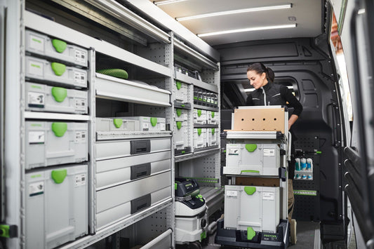 Festool Systainer³ SYS3 M 337 gekoppelt im Servicefahrzeug mit Ordnungssystem und Absauganlage