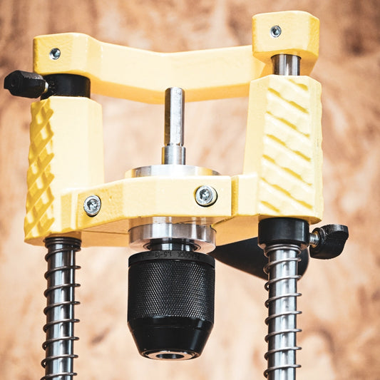 FAMAG Bohrfutteradapter mit Spannhals, Detailansicht der gelben Adapter-Komponenten und schwarzem Bohrfutter